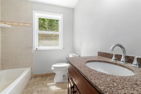 $899,999 | 98 Smith Ridge Road, South Salem, NY 10590