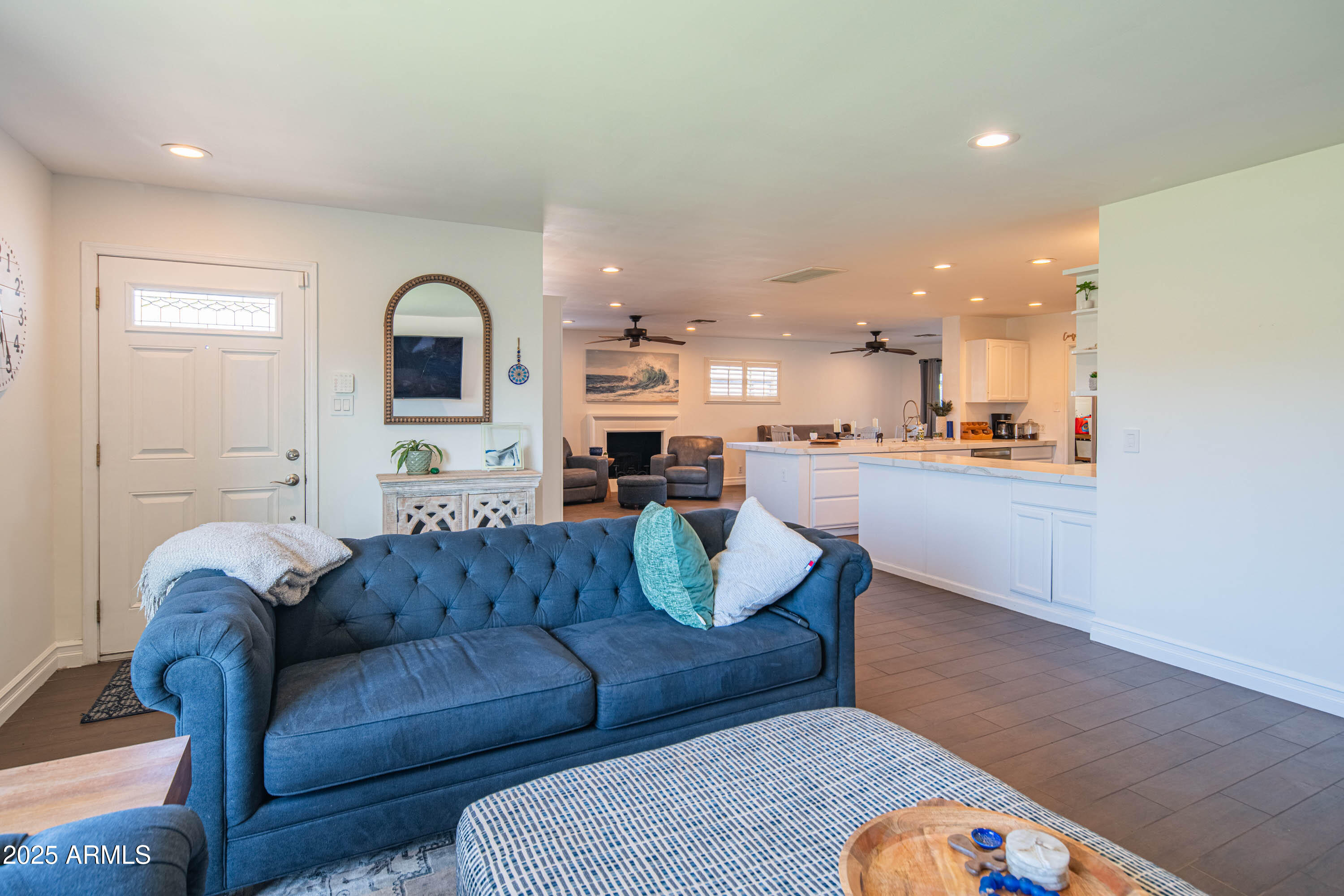 1909 East Bethany Home Road Phoenix, AZ 85016 - Photo 15 of 71 a living room with furniture and kitchen view