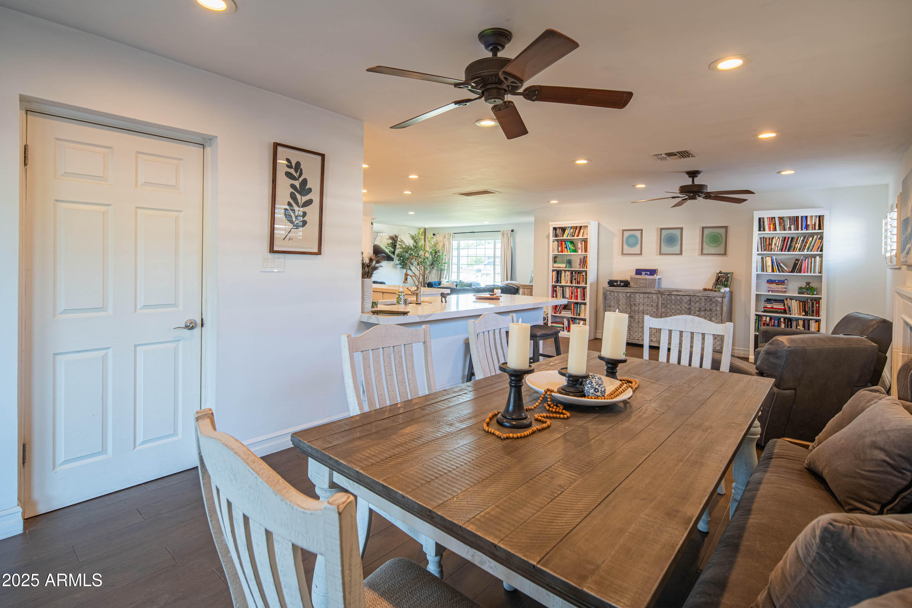 1909 East Bethany Home Road Phoenix, AZ 85016 - Photo 30 of 71 a view of a dining room with furniture
