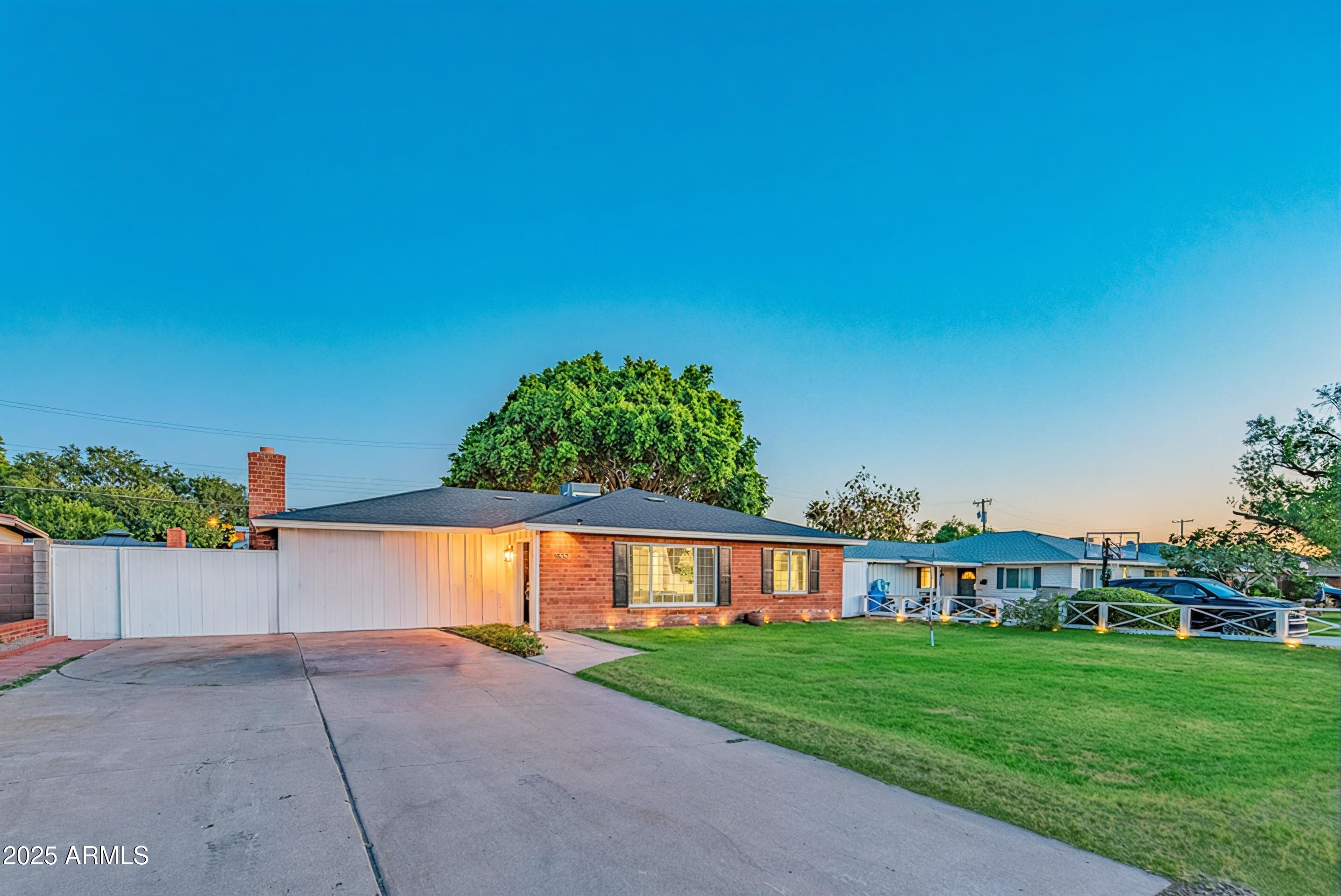 1909 East Bethany Home Road Phoenix, AZ 85016 - Photo 5 of 71 9ecfb0b2-b6a3-4ae7-a891-f1b703fca74b