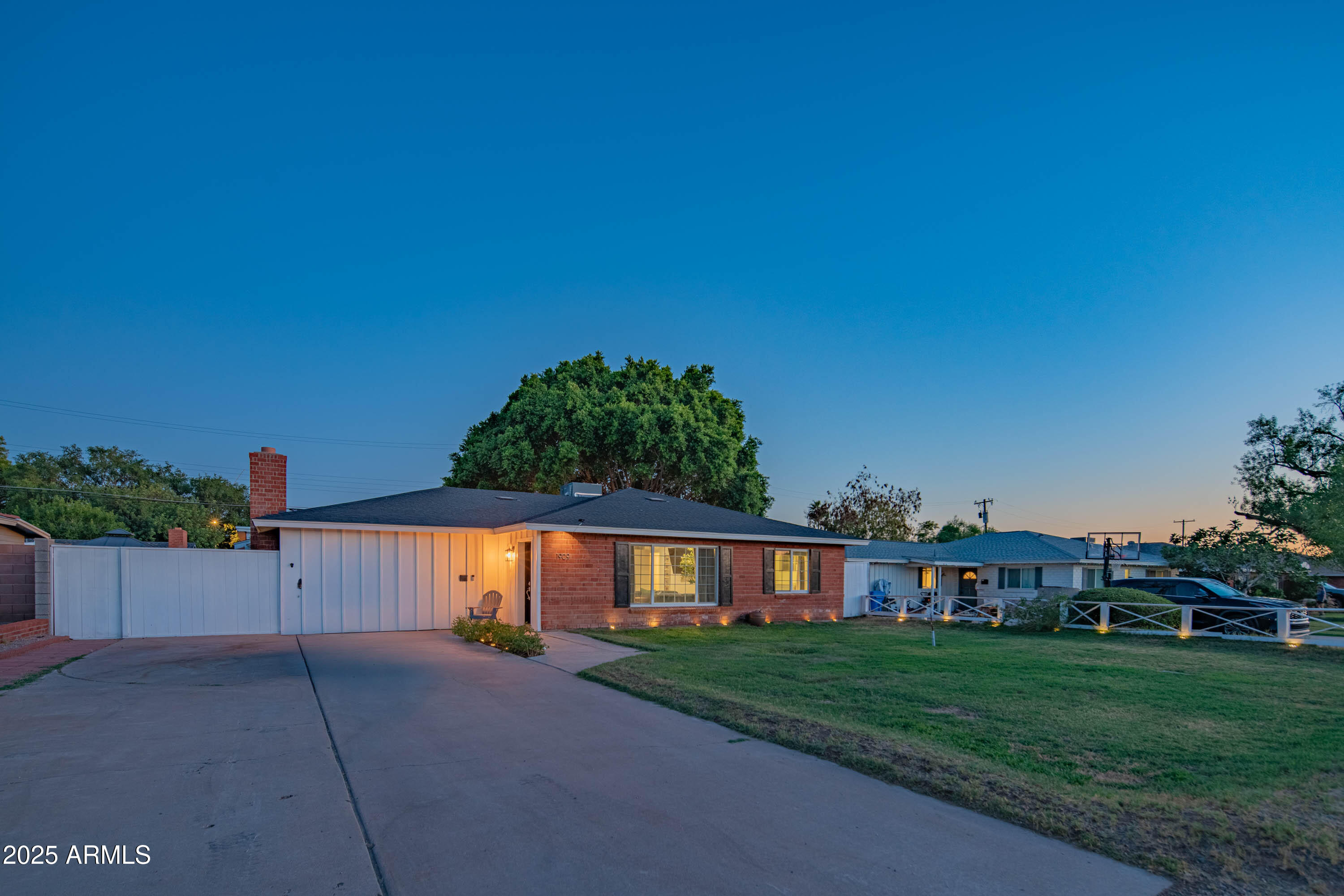 1909 East Bethany Home Road Phoenix, AZ 85016 - Photo 7 of 71 a view of a house with a yard