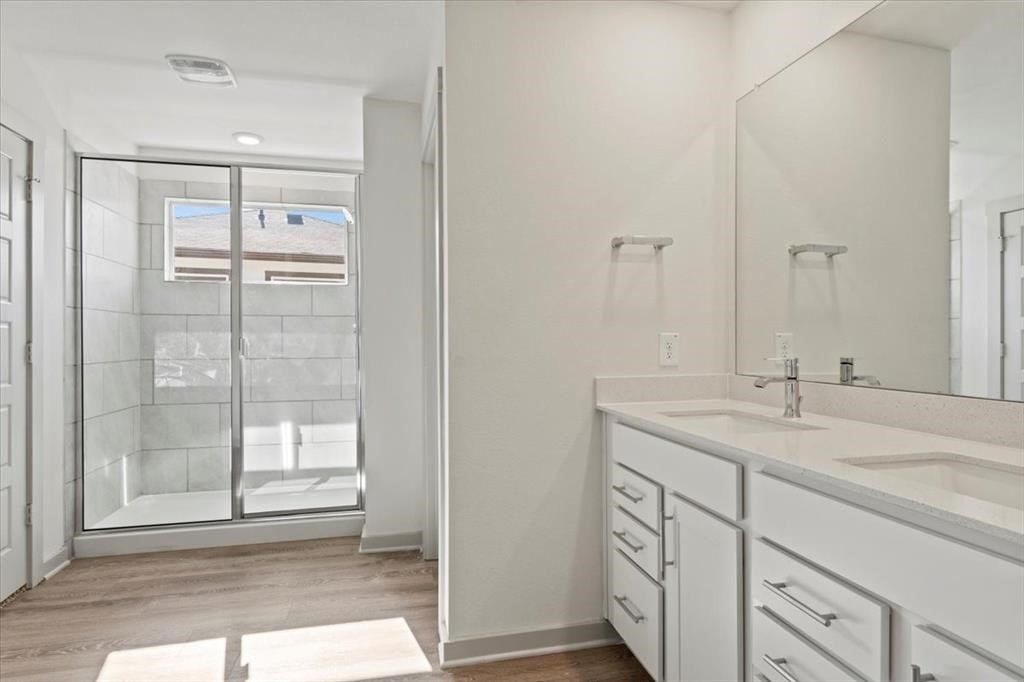 530 Wilshire Road San Marcos, TX 78666 - Photo 18 of 30 a bathroom with a granite countertop sink mirror and