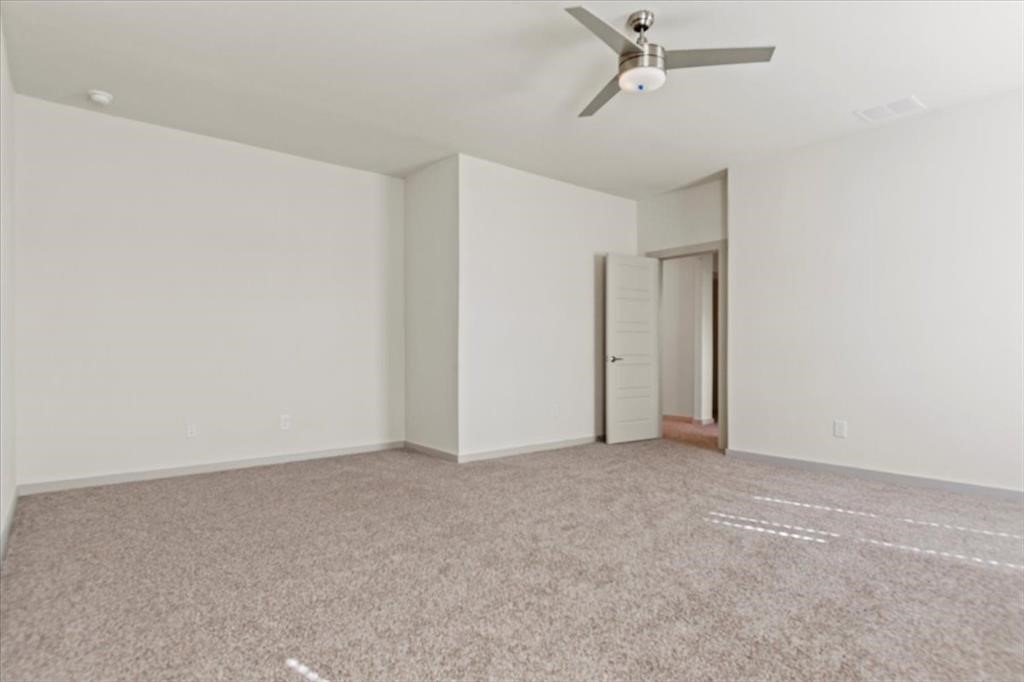 530 Wilshire Road San Marcos, TX 78666 - Photo 26 of 30 an empty room with closet and a ceiling fan
