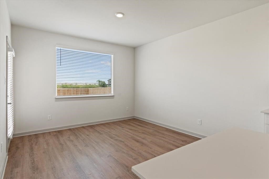 530 Wilshire Road San Marcos, TX 78666 - Photo 10 of 30 an empty room with a window