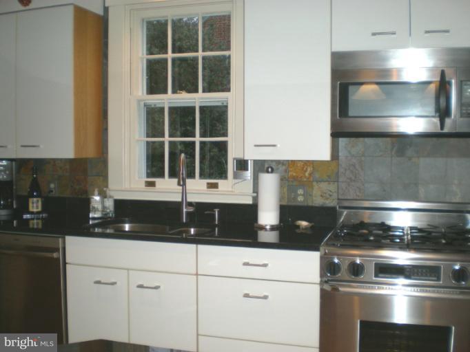 301 Cedarcroft Road Baltimore, MD 21212 - Photo 13 of 28 Kitchen