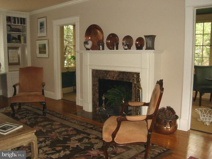 301 Cedarcroft Road Baltimore, MD 21212 - Photo 9 of 28 Living Room