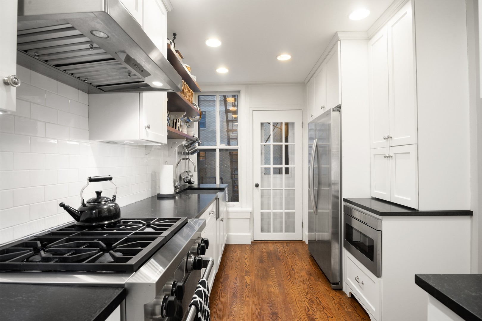 3100 North Sheridan Road, Unit 3D Chicago, IL 60657 - Photo 8 of 35