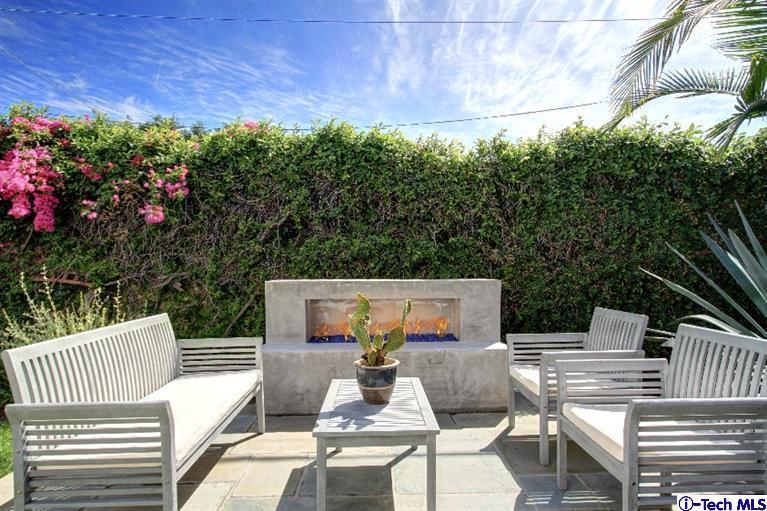386 South Meridith Avenue Pasadena, CA 91106 - Photo 25 of 28 a view of a patio with a table and chairs