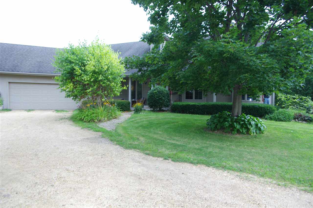 8407 North Kilbuck Road Monroe Center, IL 61052 - Photo 2 of 20 front view of a house with a yard