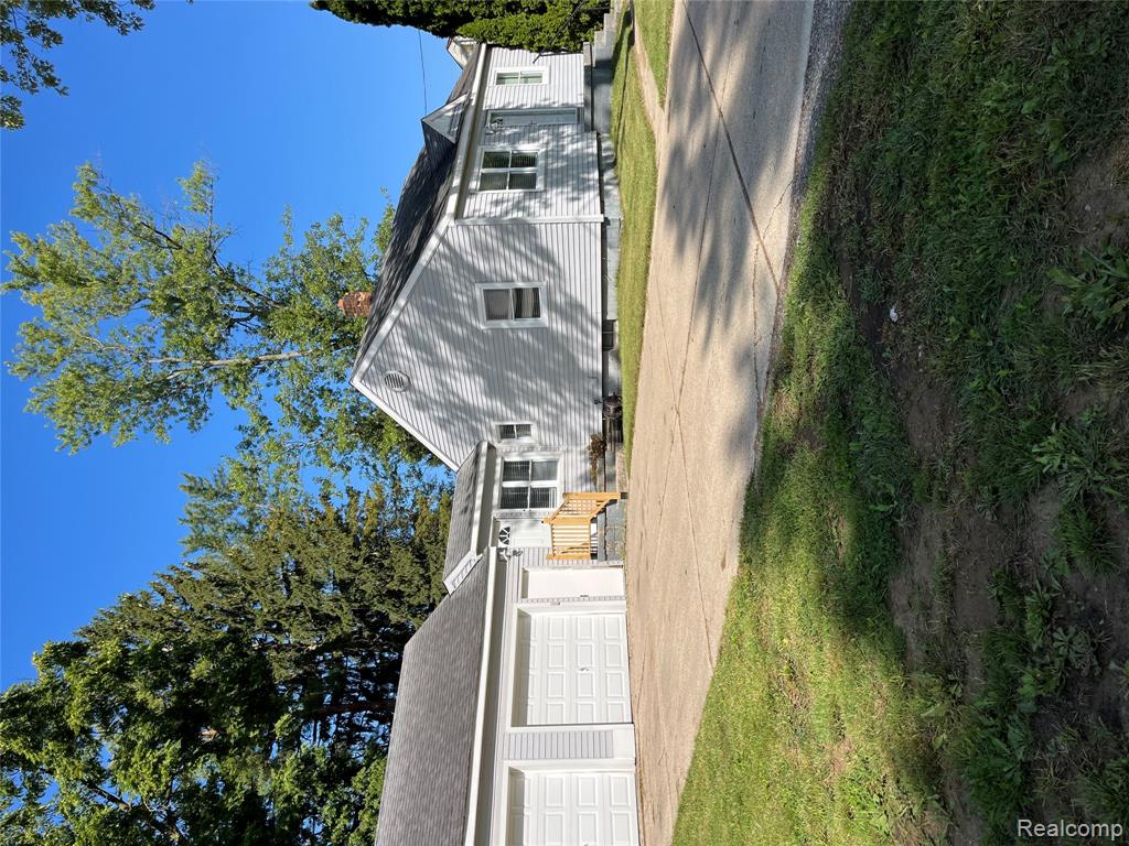 1513 North Seymour Road Flushing, MI 48433 - Photo 3 of 26 Gallery Image 3