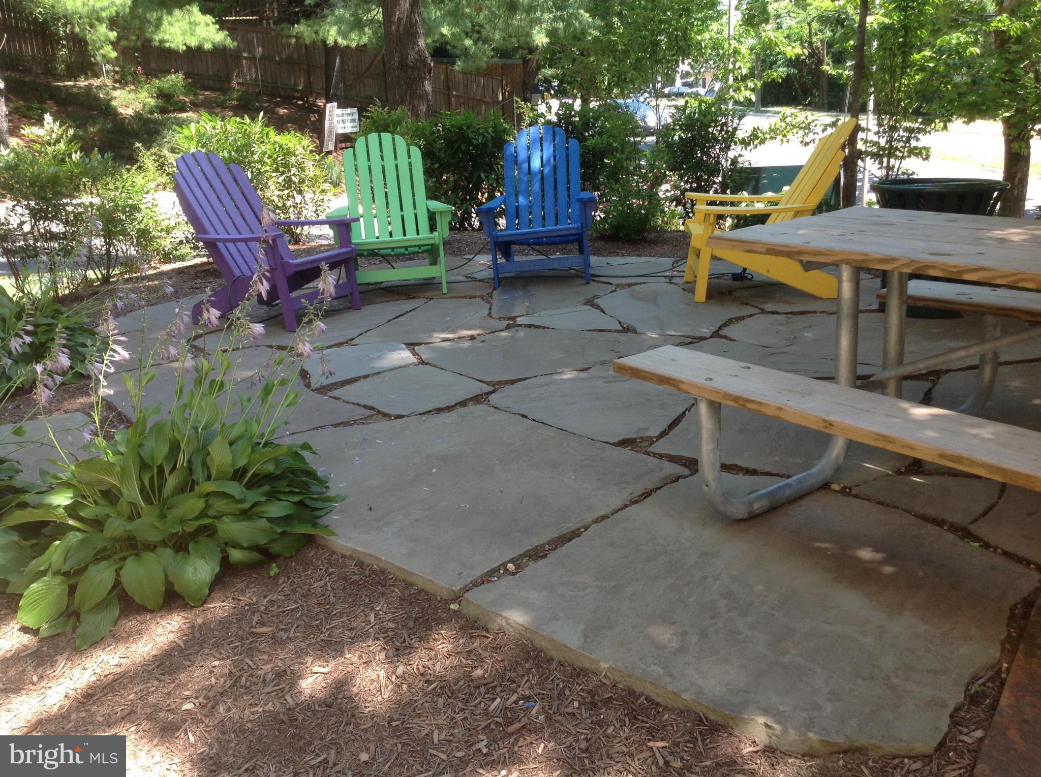 5911 Edsall Road, Unit 107 Alexandria, VA 22304 - Photo 11 of 11 a backyard of a house with table and chairs