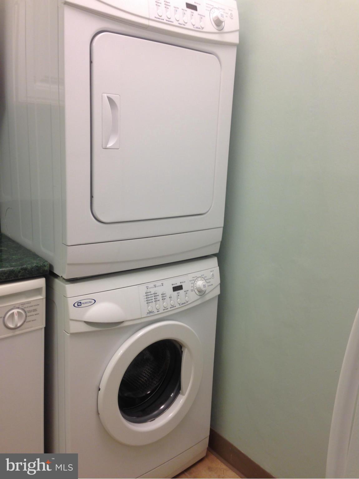 5911 Edsall Road, Unit 107 Alexandria, VA 22304 - Photo 7 of 11 a utility room with dryer and washer