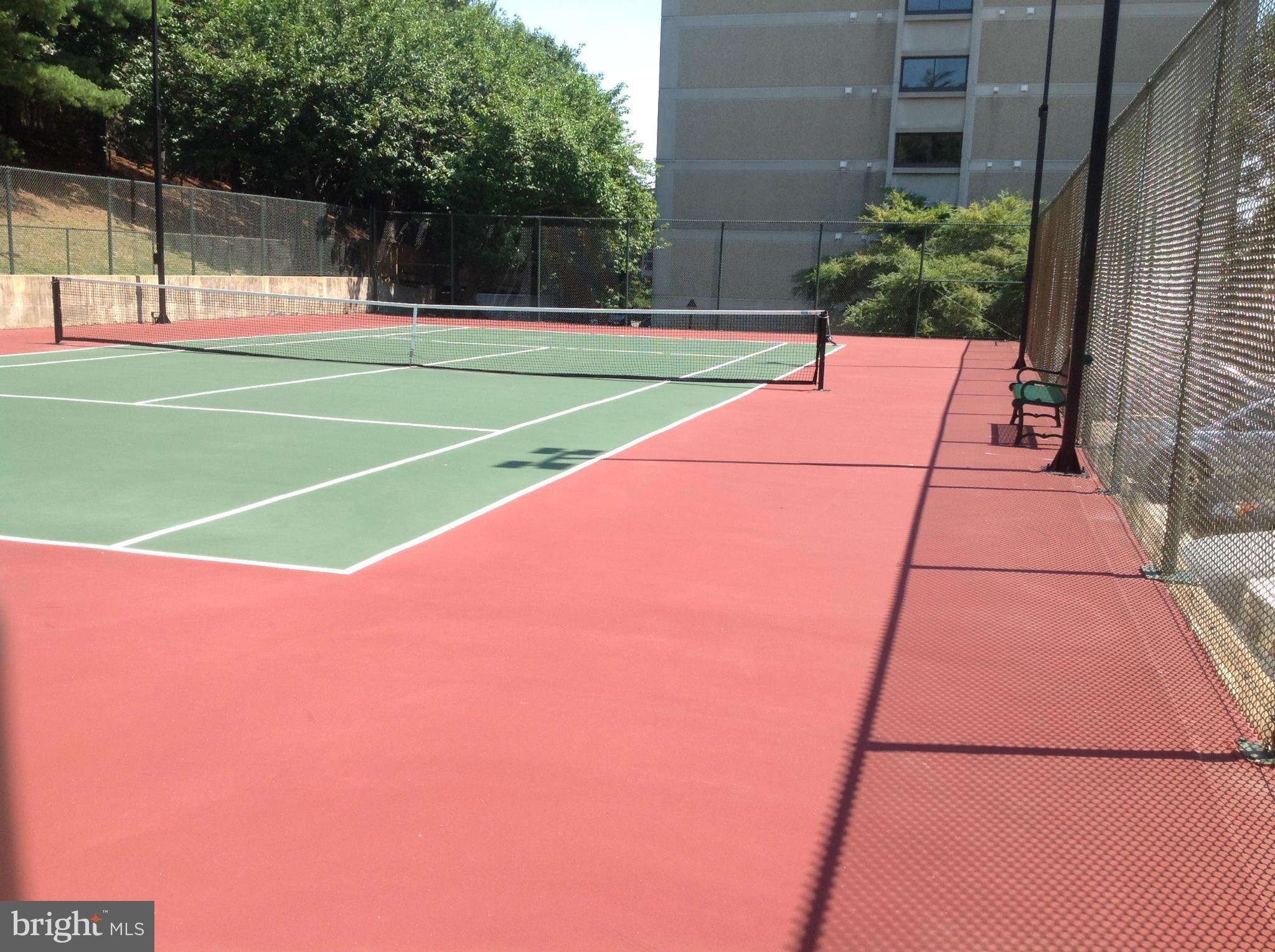 5911 Edsall Road, Unit 107 Alexandria, VA 22304 - Photo 10 of 11 a view of a tennis court