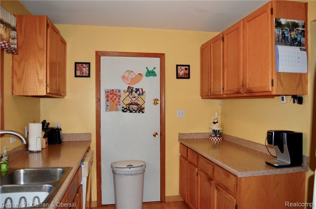 3564 South Merriman Road Wayne, MI 48184 - Photo 9 of 27 fullsizeoutput_12c2.jpeg