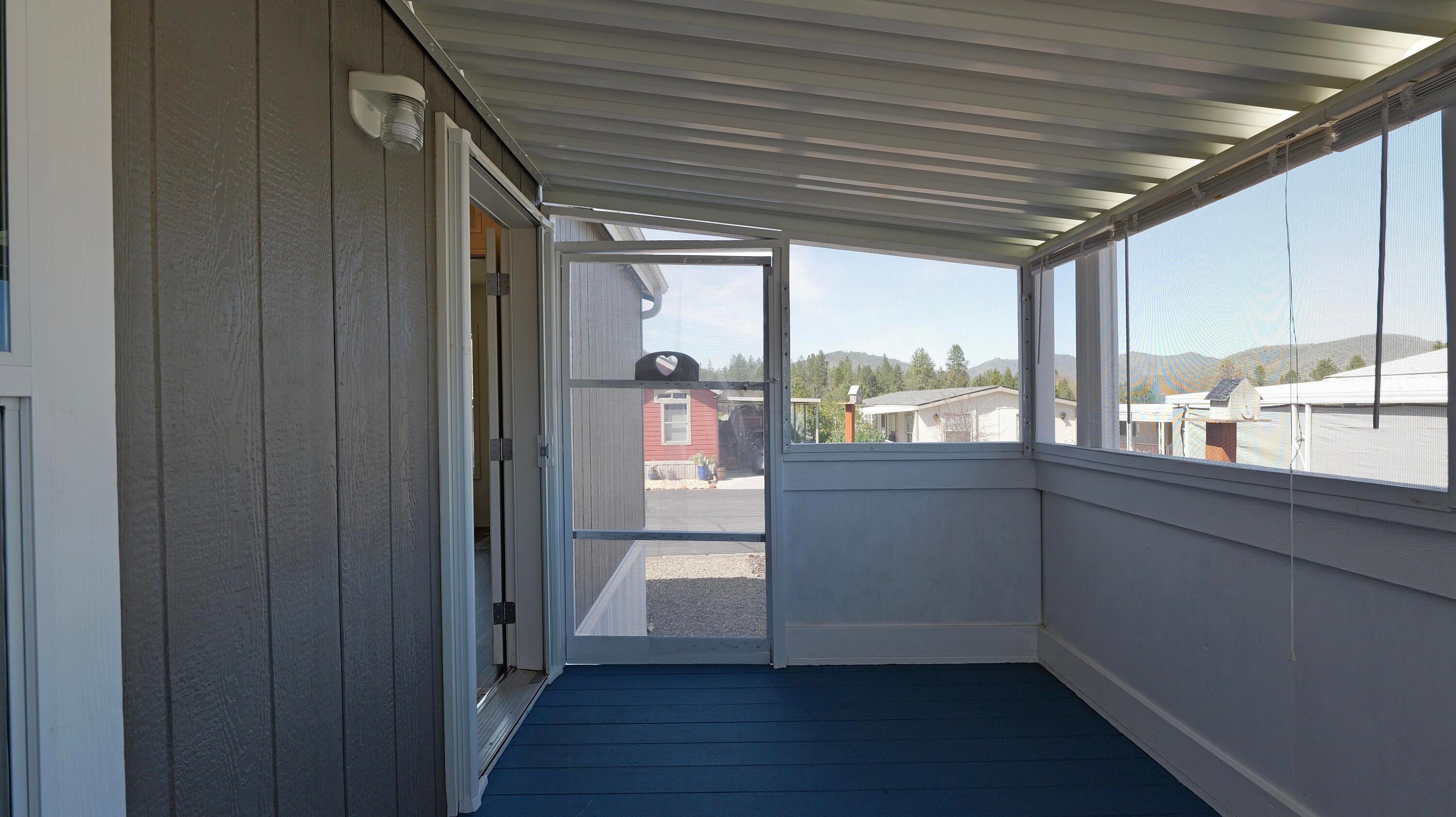 8401 Old Stage Road, Unit 13 Central Point, OR 97502 - Photo 19 of 63 Screened-In Porch