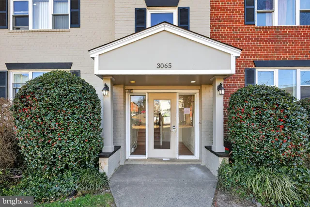 $200,000 | 3065 Patrick Henry Drive, Unit 102, Falls Church, VA 22044