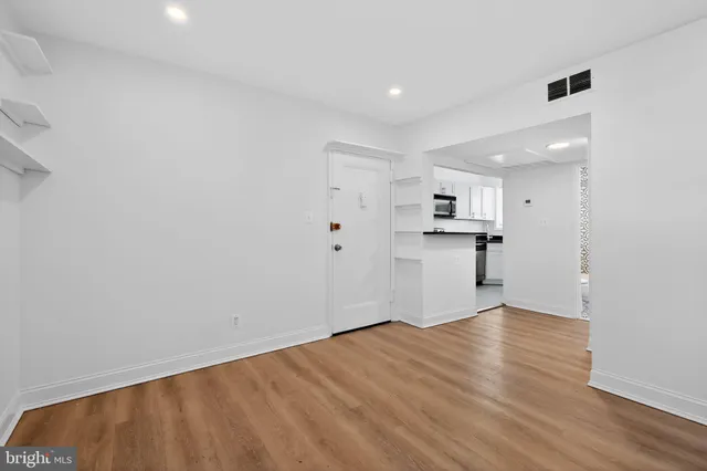 $200,000 | 3065 Patrick Henry Drive, Unit 102, Falls Church, VA 22044