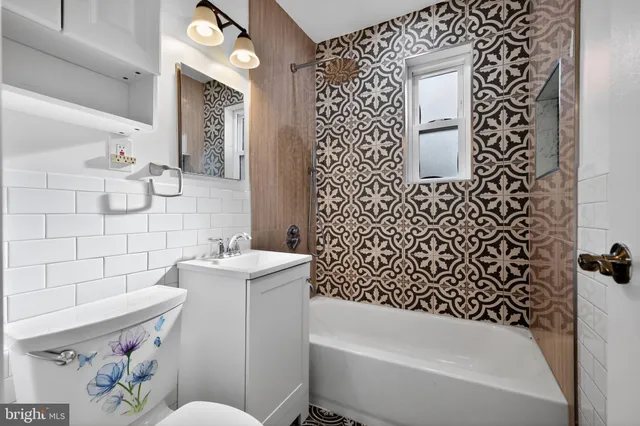 $200,000 | 3065 Patrick Henry Drive, Unit 102, Falls Church, VA 22044