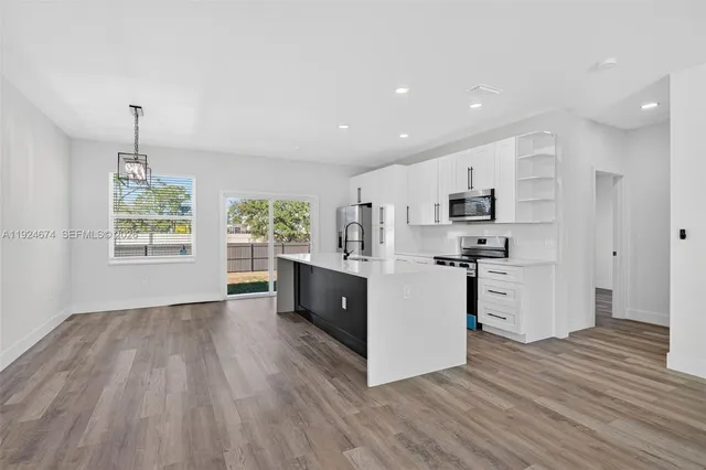 $2,100 | 710 Bedford Point Avenue, Lehigh Acres, FL 33974