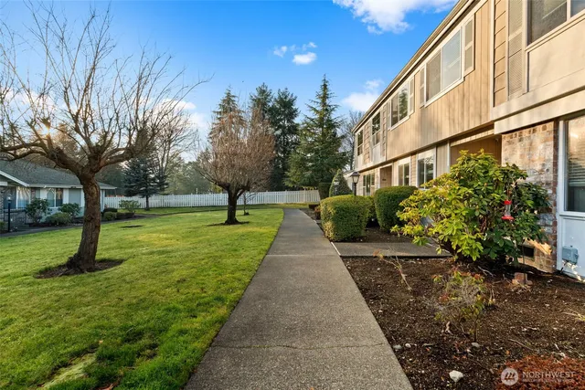 a view of a pathway with a yard