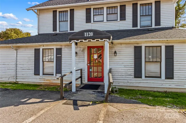 $300,000 | 1120 Davie Avenue, Statesville, NC 28677