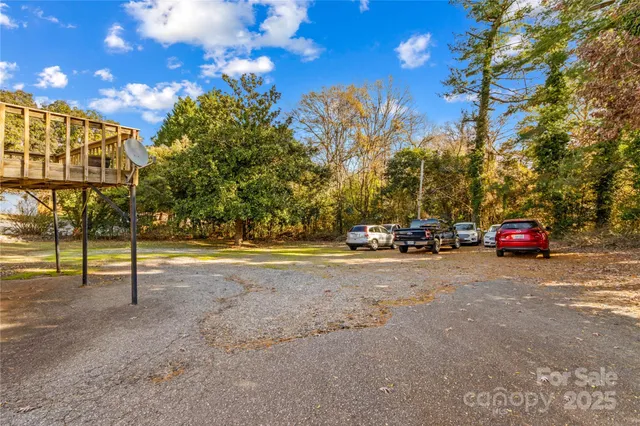 $300,000 | 1120 Davie Avenue, Statesville, NC 28677