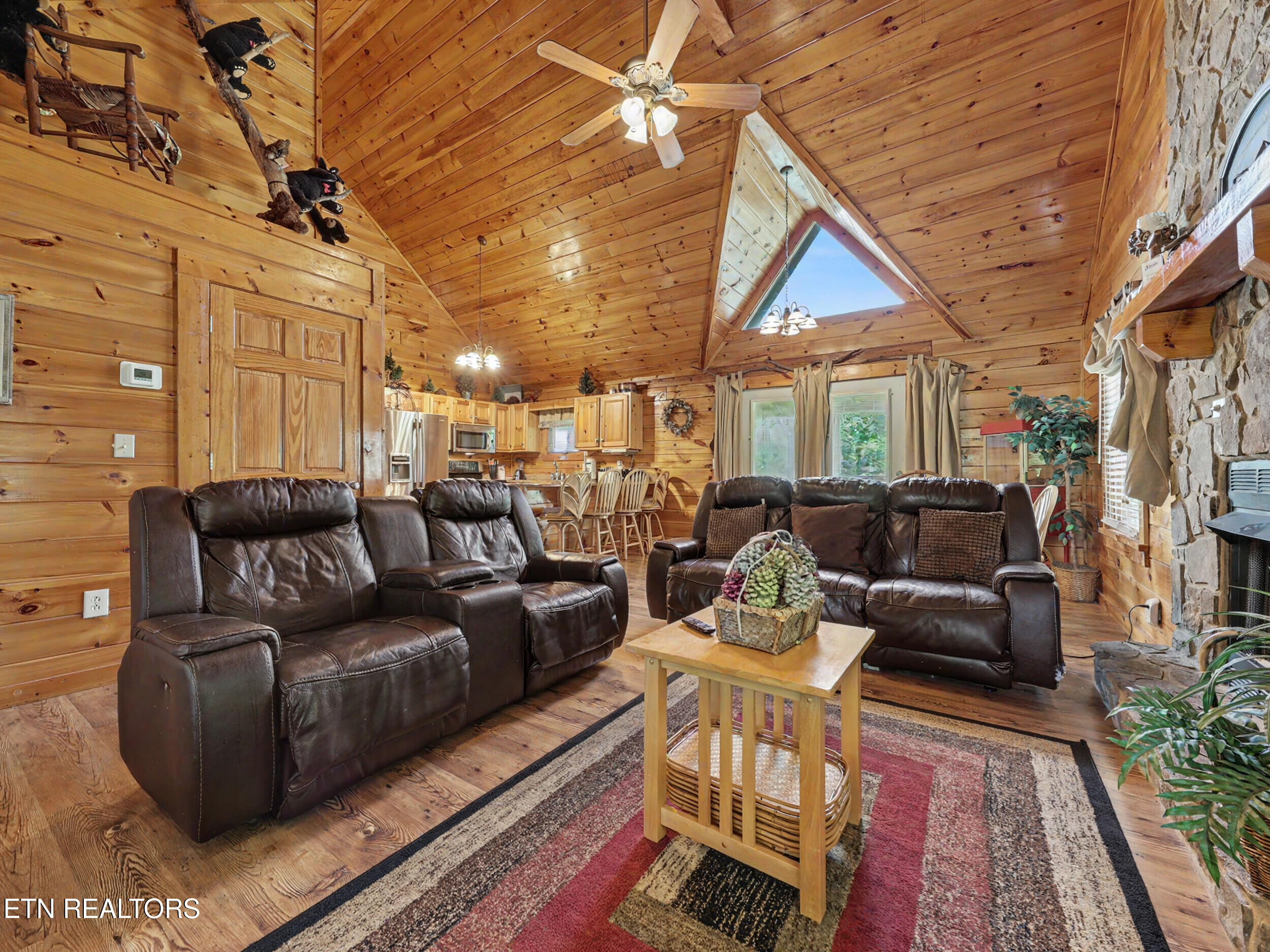 1629 Little Cabin Loop Pigeon Forge, TN 37862 - Photo 8 of 59 7_img_8513