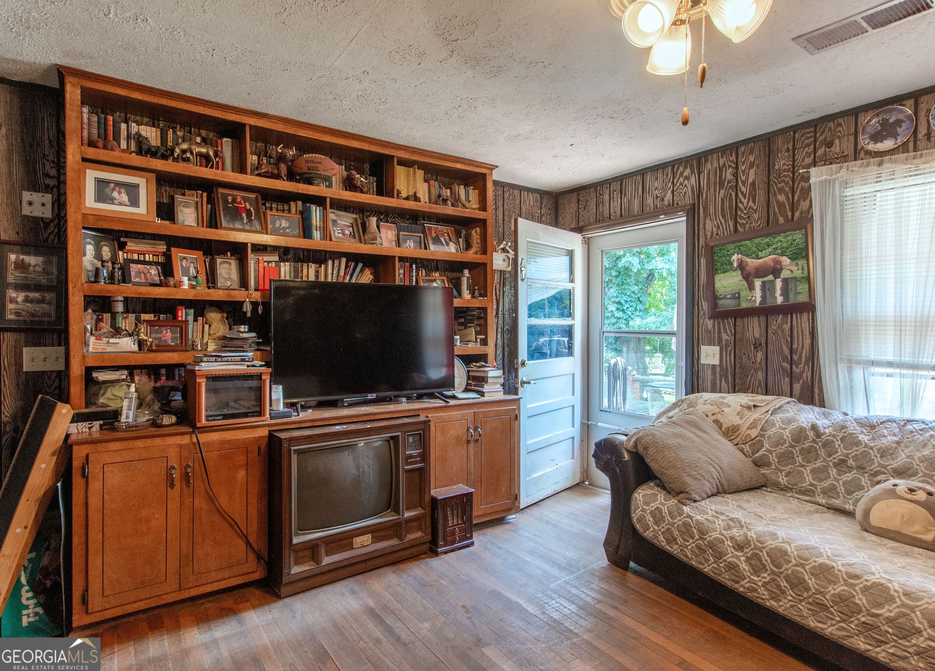 1358 West 5th Highway Roopville, GA 30170 - Photo 13 of 27 a living room with furniture and a flat screen tv