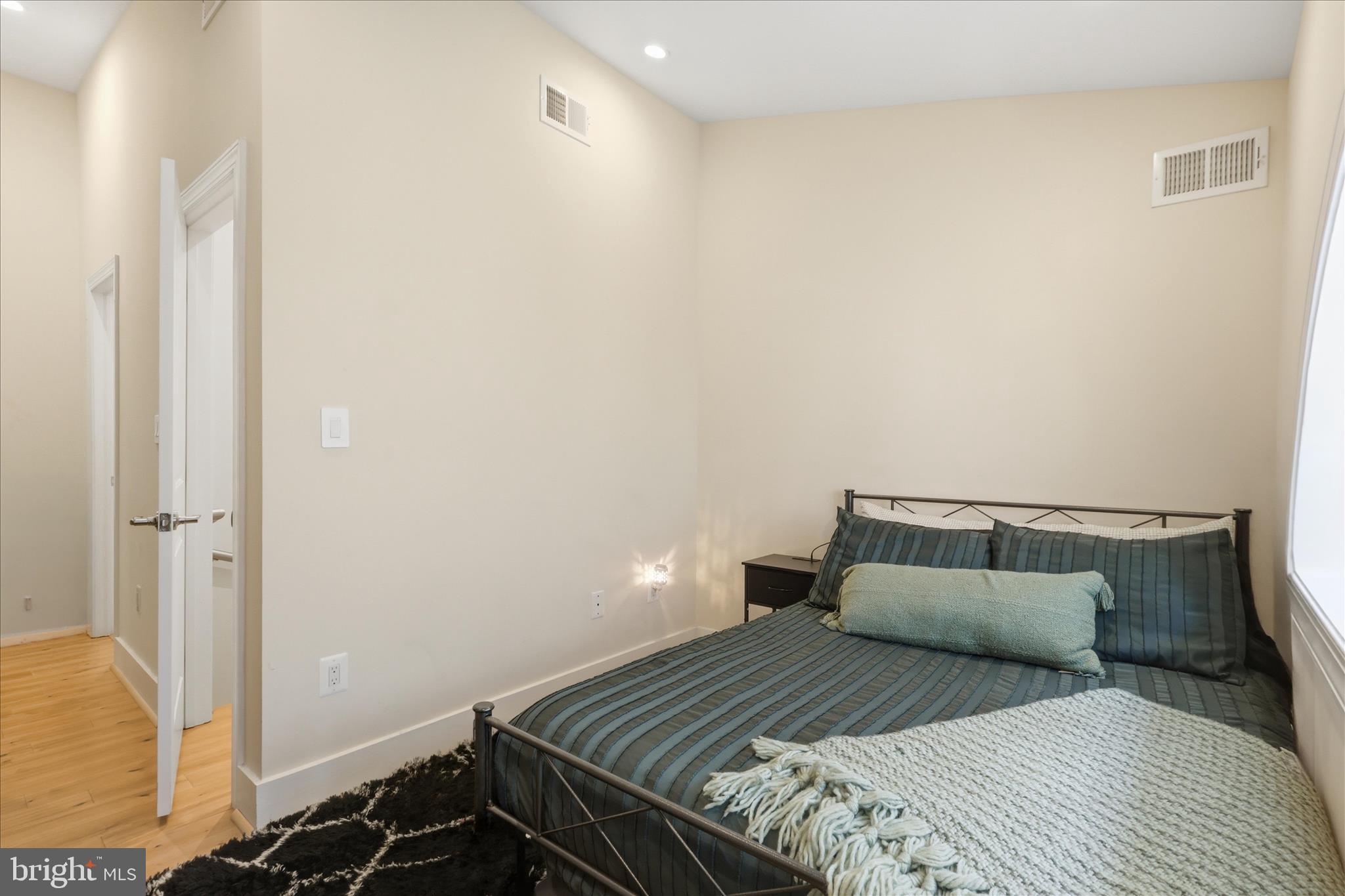 625 Park Road Northwest, Unit 108 Washington, DC 20010 - Photo 13 of 29 First bedroom w ensuite