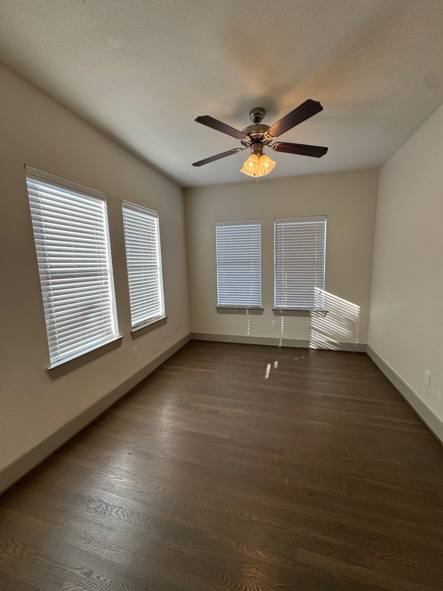 1660 Hawthorne Street Houston, TX 77006 - Photo 9 of 12