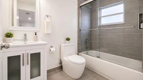 $885,000 | 526 Northwest 6th Street, Hallandale Beach, FL 33009