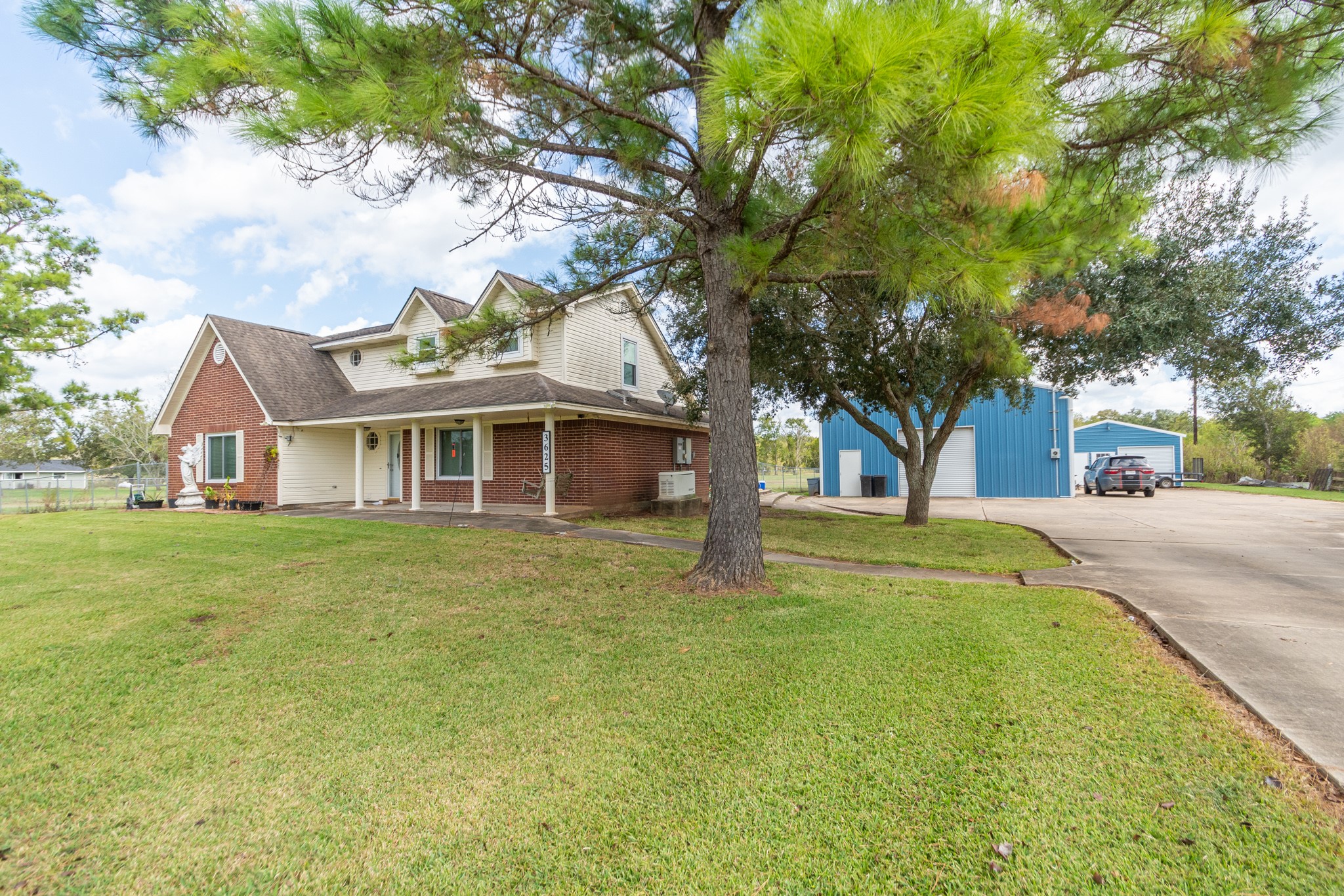 3625 County Road 36 Angleton, TX 77515 - Photo 3 of 50 a front view of a house with a garden