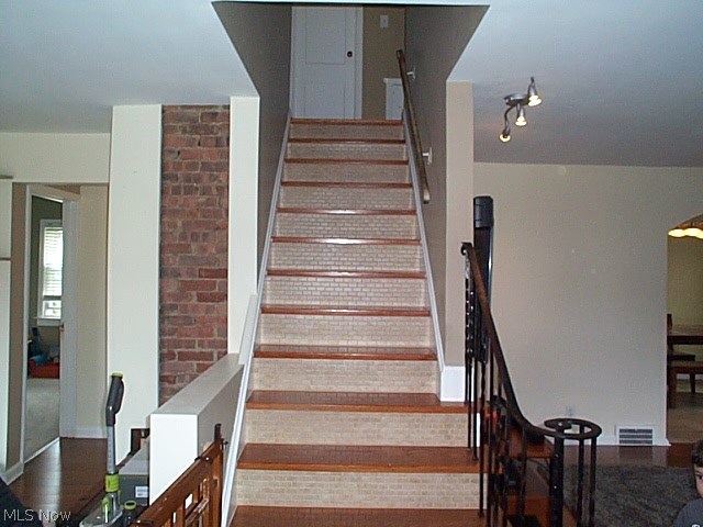 1352 Gordon Road Lyndhurst, OH 44124 - Photo 14 of 33