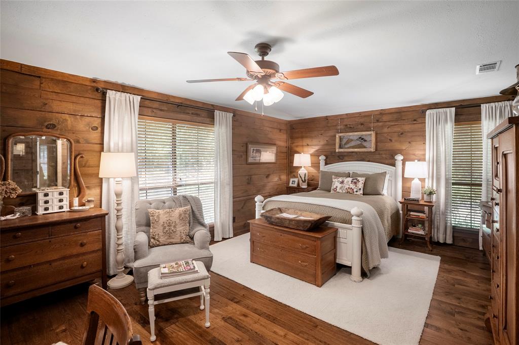1516 Rancho Road Quinlan, TX 75474 - Photo 14 of 40 a bedroom with a bed and wooden floor
