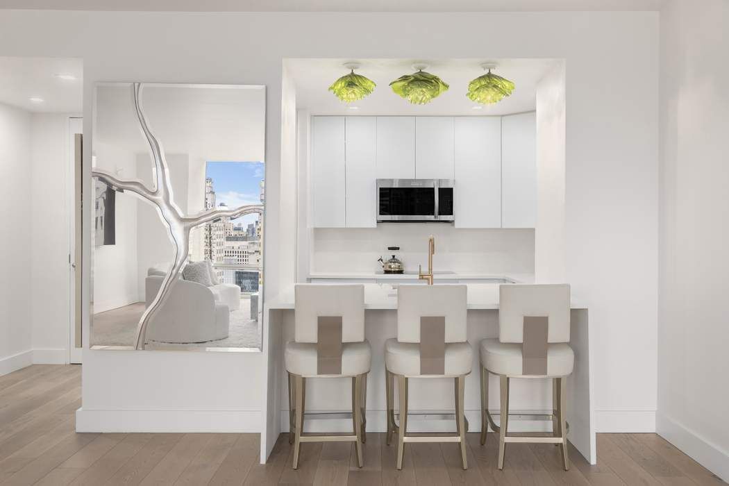 641 5th Avenue, Unit 27F Manhattan, NY 10022 - Photo 3 of 7