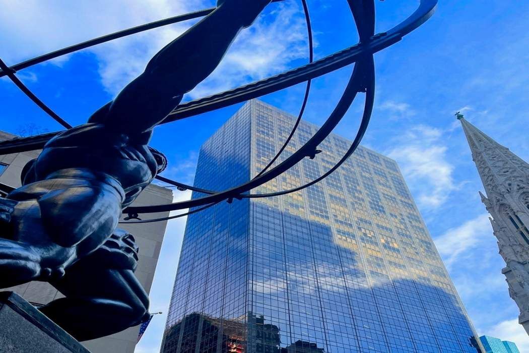 641 5th Avenue, Unit 27F Manhattan, NY 10022 - Photo 5 of 7 a view of entryway