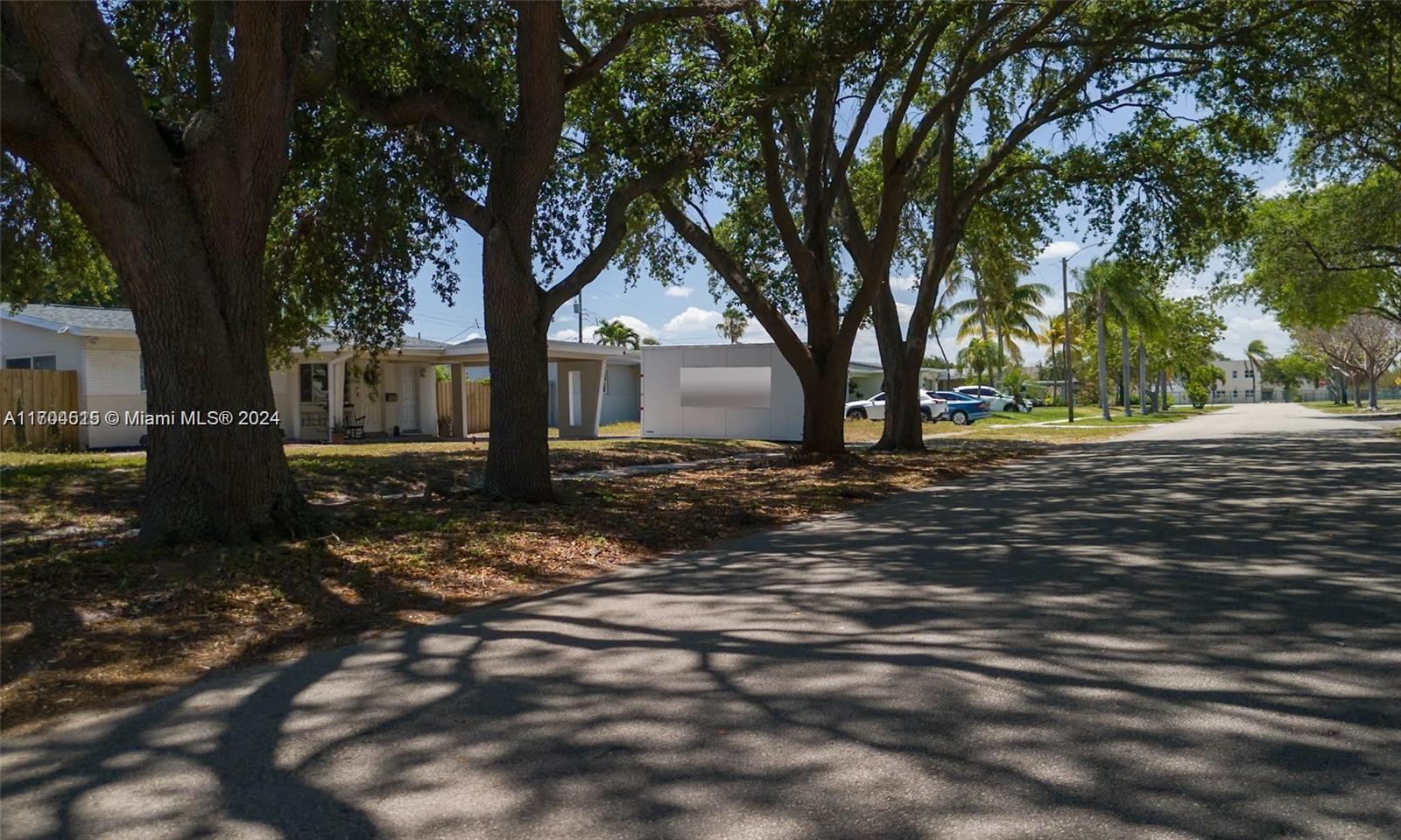 3324 Wilson Street Hollywood, FL 33021 - Photo 2 of 19 Gallery Image 2