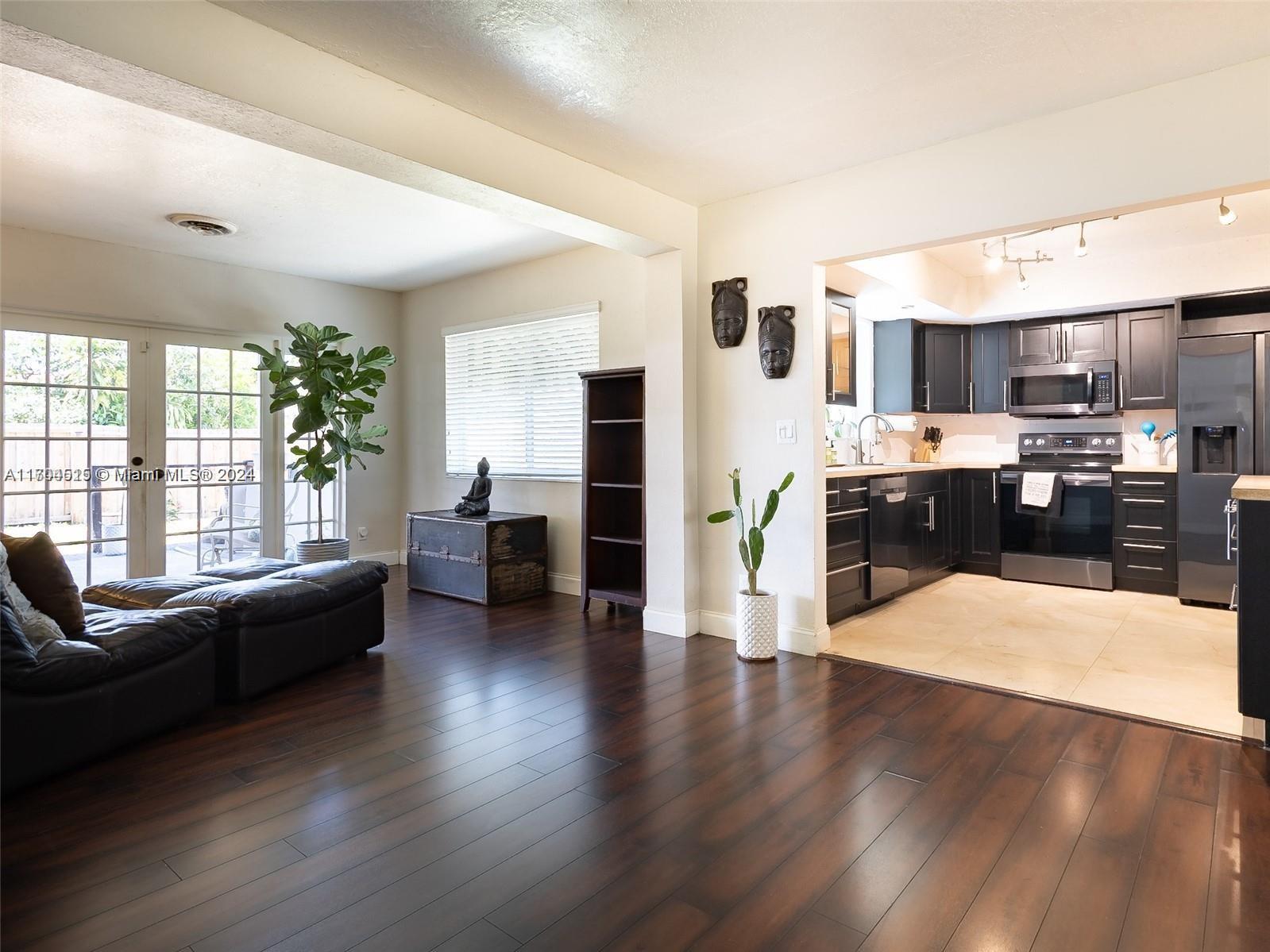 3324 Wilson Street Hollywood, FL 33021 - Photo 3 of 19 Gallery Image 3