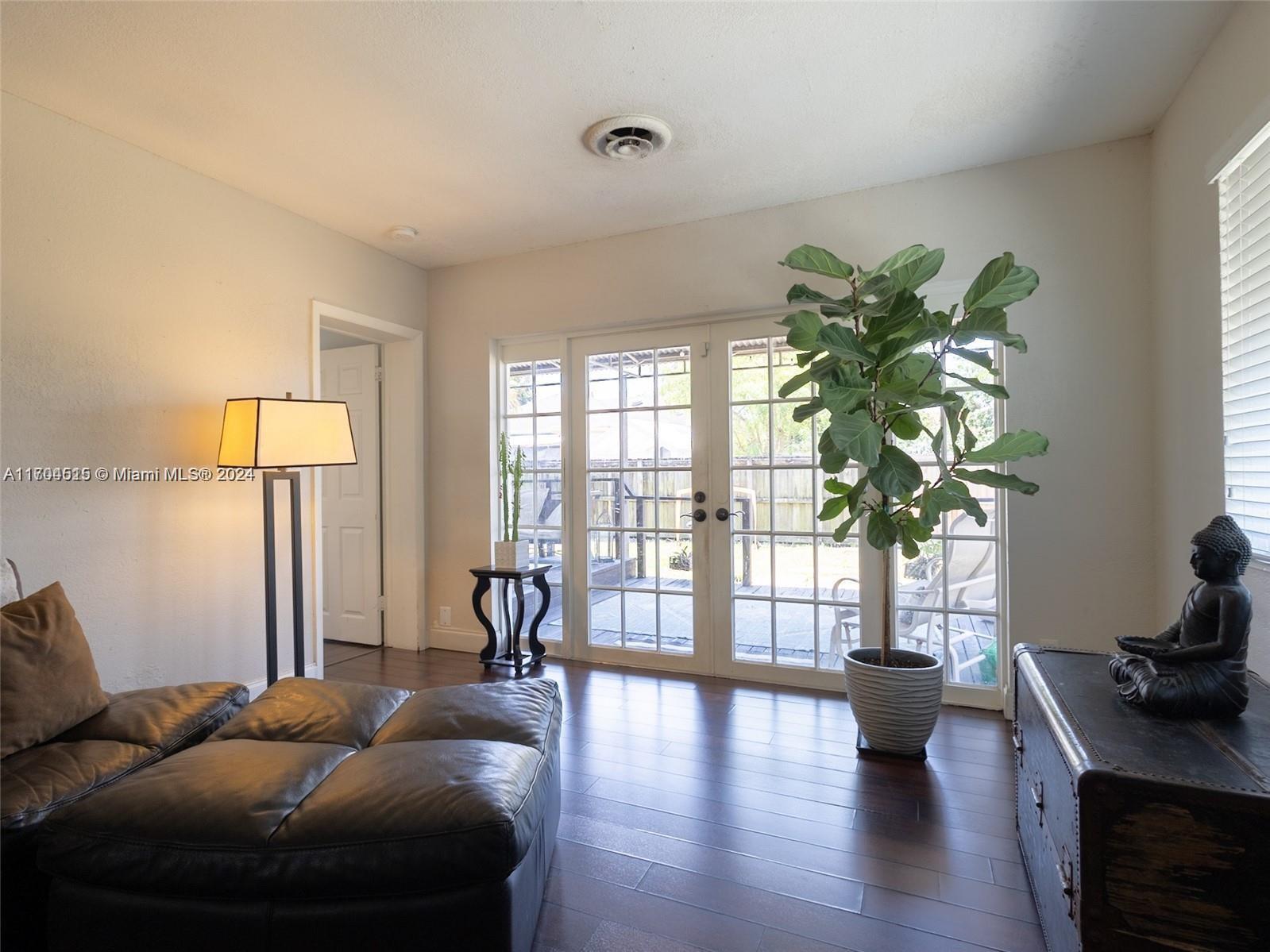 3324 Wilson Street Hollywood, FL 33021 - Photo 6 of 19 Gallery Image 6