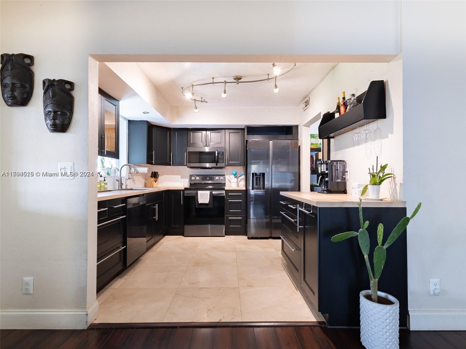 3324 Wilson Street Hollywood, FL 33021 - Photo 7 of 19 Gallery Image 7