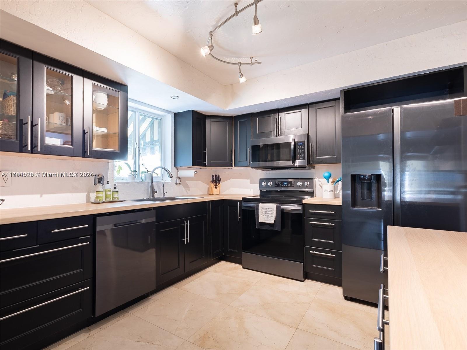 3324 Wilson Street Hollywood, FL 33021 - Photo 8 of 19 Gallery Image 8