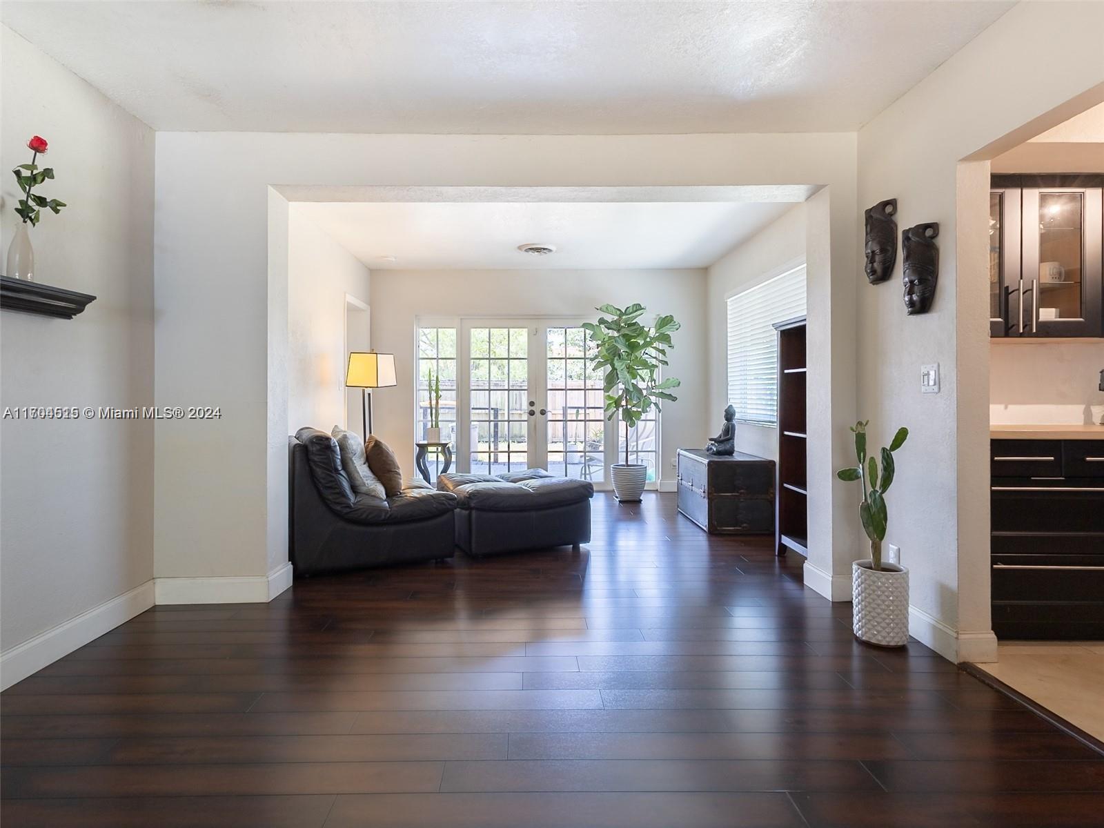 3324 Wilson Street Hollywood, FL 33021 - Photo 9 of 19 Gallery Image 9