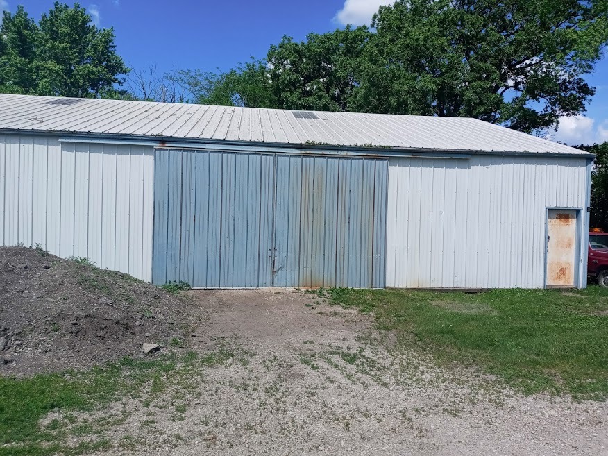 7000 East Scully Road Gardner, IL 60424 - Photo 2 of 15 a backyard of a house