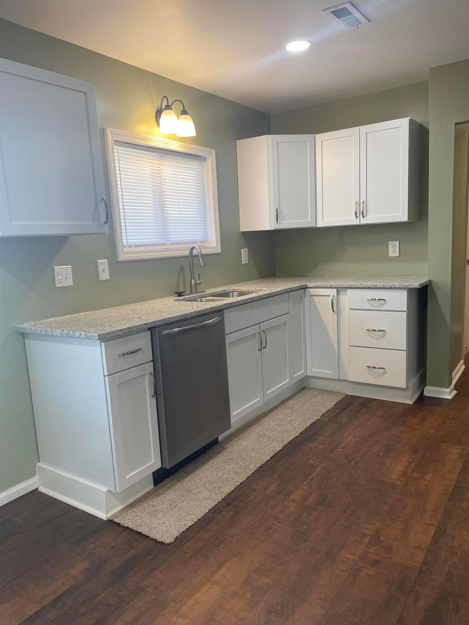 1144 Koebel Road Columbus, OH 43207 - Photo 6 of 17 Kitchen