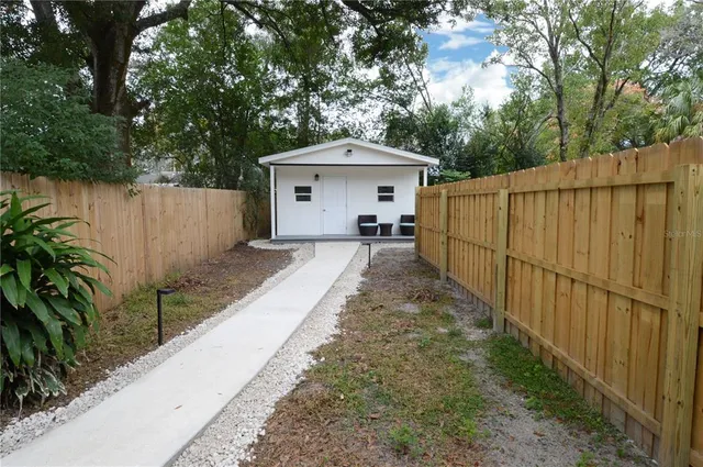 $1,150 | 10934 N Boulevard, Tampa, FL 33612