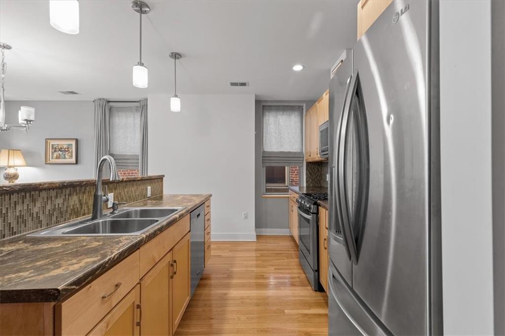 5813 Rippey Street, Unit B Pittsburgh, PA 15206 - Photo 13 of 39 Gallery Image 13