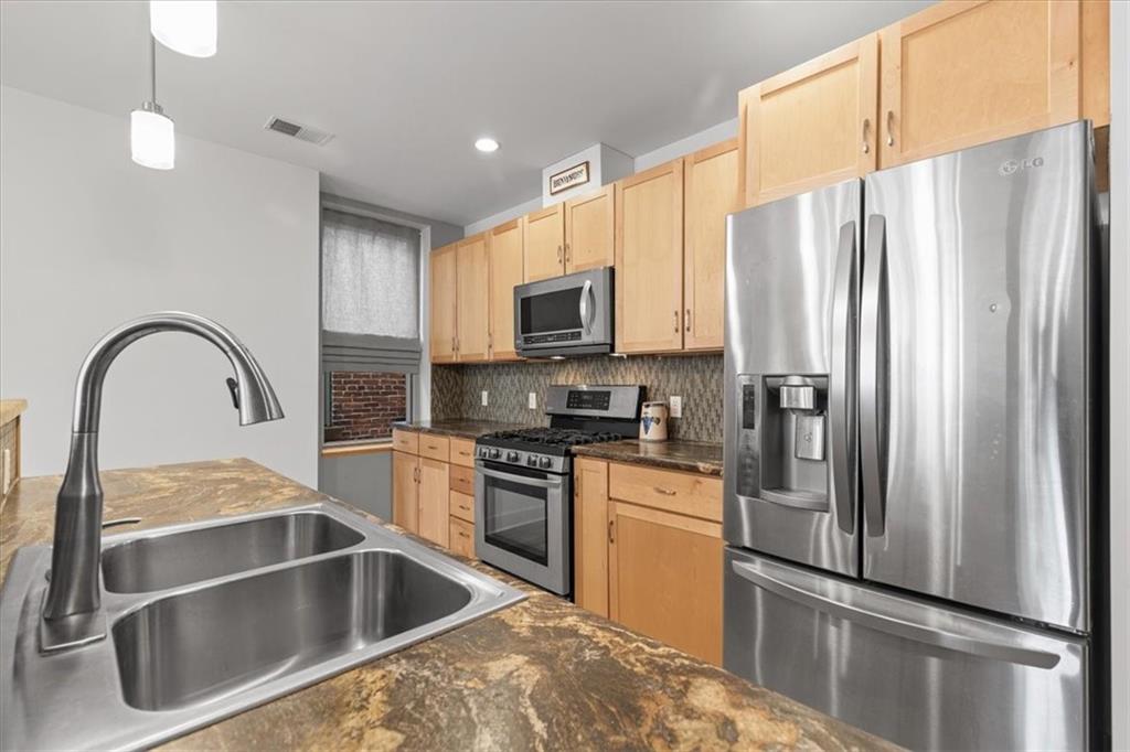 5813 Rippey Street, Unit B Pittsburgh, PA 15206 - Photo 14 of 39 Gallery Image 14