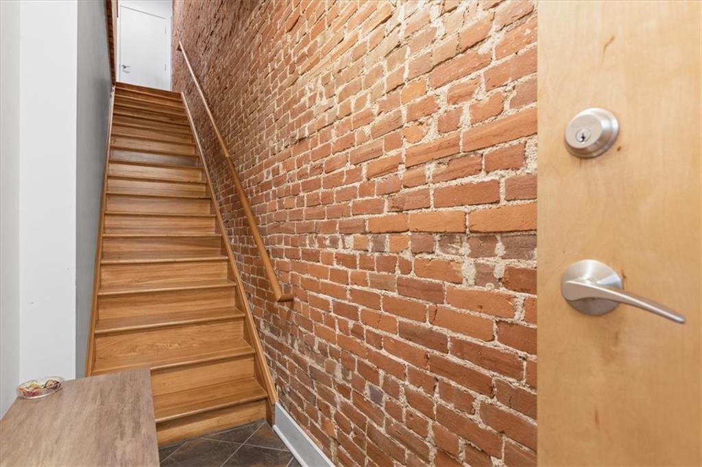 5813 Rippey Street, Unit B Pittsburgh, PA 15206 - Photo 4 of 39 Gallery Image 4