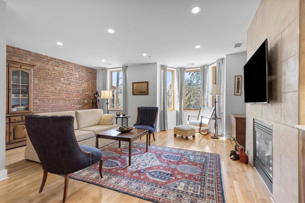 5813 Rippey Street, Unit B Pittsburgh, PA 15206 - Photo 6 of 39 Gallery Image 6