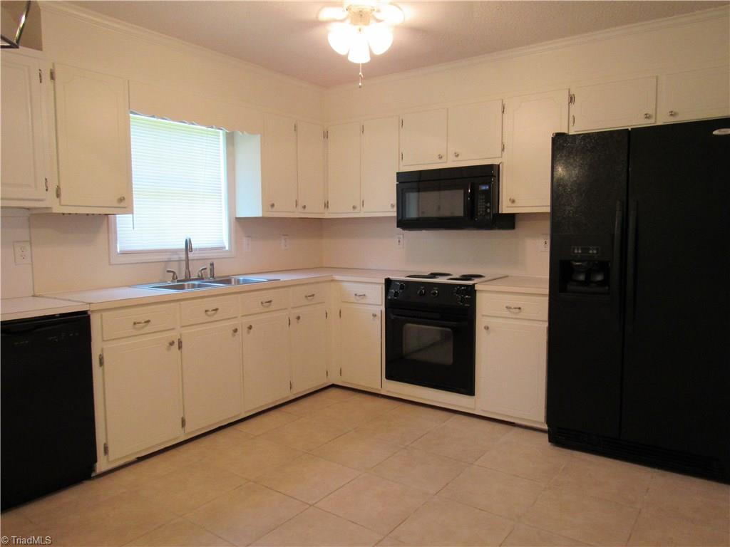 177 Hillcrest Road Linwood, NC 27299 - Photo 4 of 10 177 Hillcrest Rd Linwood, NC Kitchen